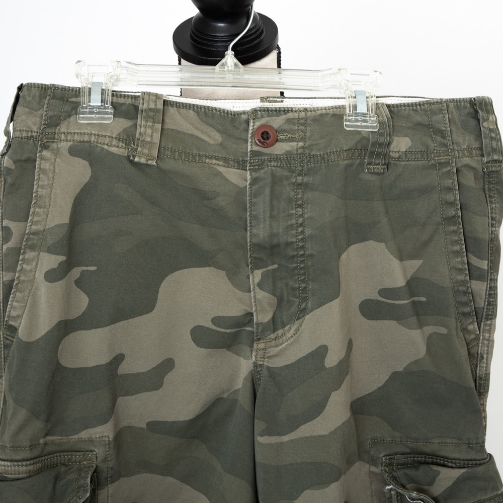 Camouflage cargo style shorts Hollister Cali Longboard Fit Bermuda length 30 - Picture 3 of 11